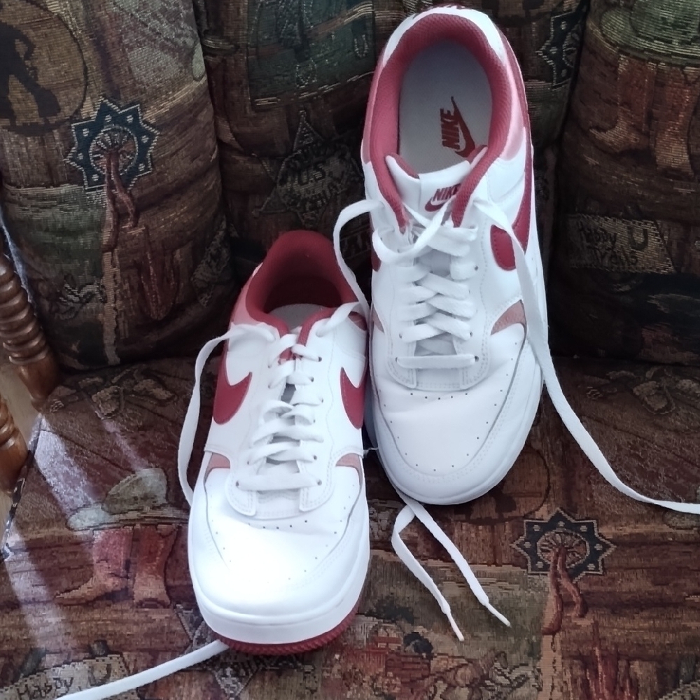 Nike White and Red Sneakers Classic Design